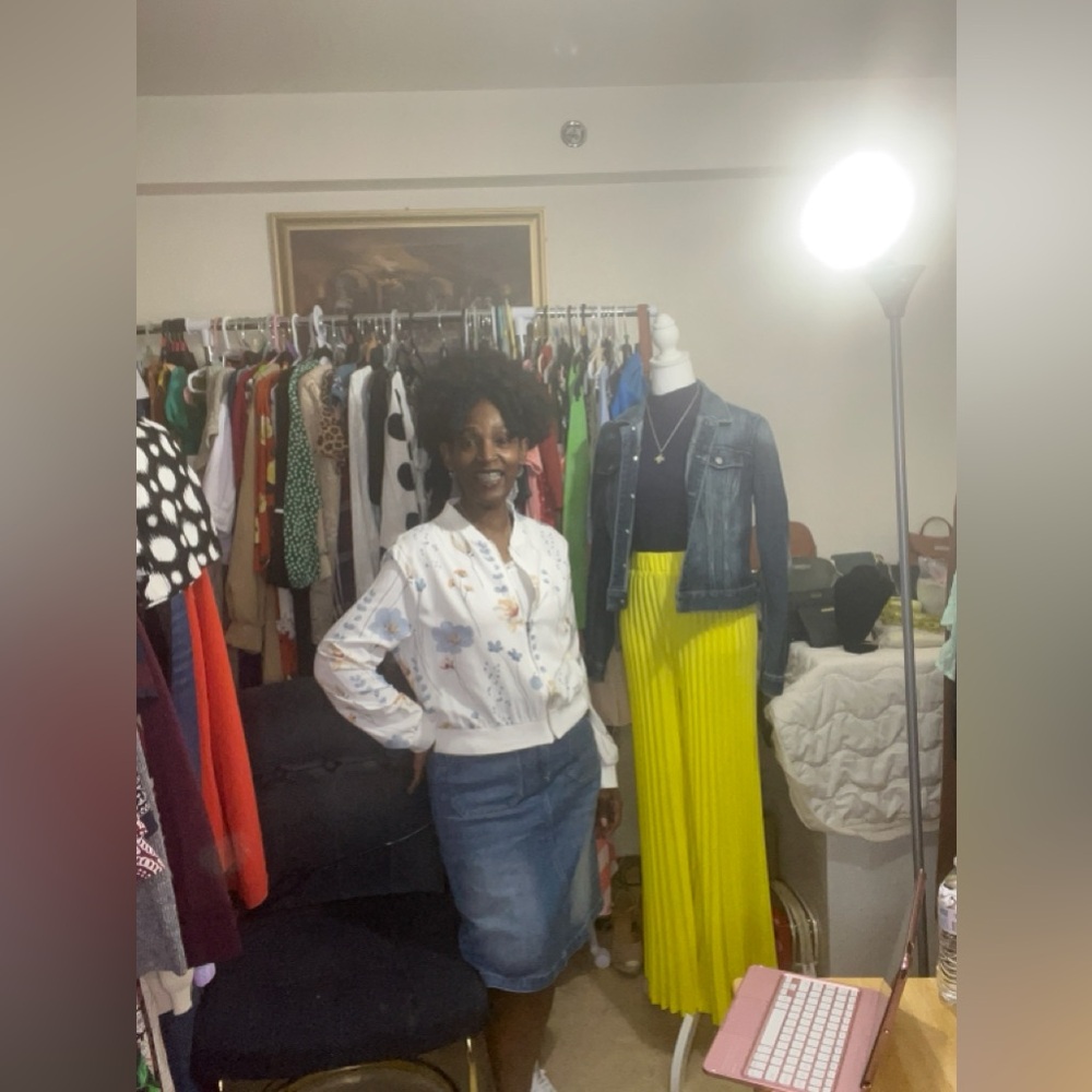 Welcome to my closet!🥰❤️🥰❤️🥰 - Picture 9 of 14